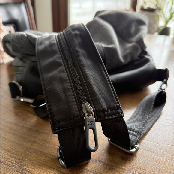 Lululemon Drawstring Bag - Picture 11 of 14